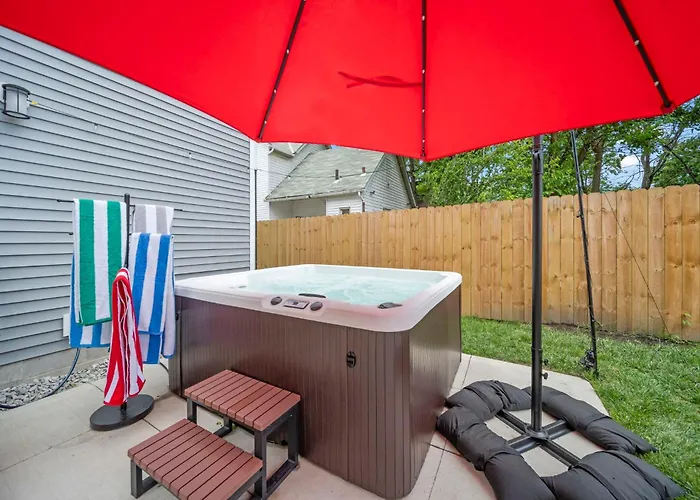 Hot Tub - Mins To Short North - Retro Game * Columbus